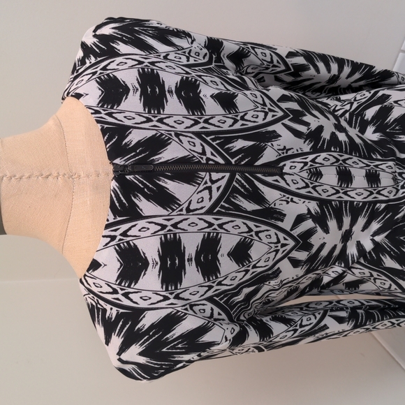 Worn once Nicole Miller Artelier black & white fitted dress size L - Picture 4 of 8